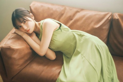 【究極美】小坂菜緒の『膨らみ』『二の腕』がマジで性的すぎる・・・