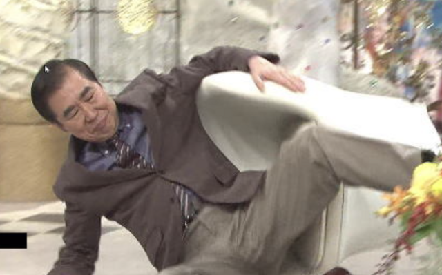 【爆笑】フェミ「エプスタイン島でレ○プされた少女より私達の方がかわいそう！」→ 男「何されたの？」→ フェミ「美少女フィギュアのパンツを見せられたんですぅ！」