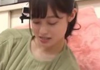 【画像】橋本環奈さん、地上波でオ●パイを触られてしまう！