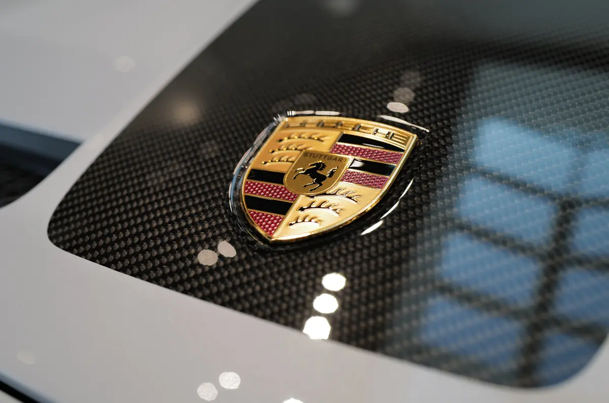 ポルシェが方針転換。新型フラッグシップSUV「K1」にV8エンジンの搭載を決定、EV計画を大幅修正へ