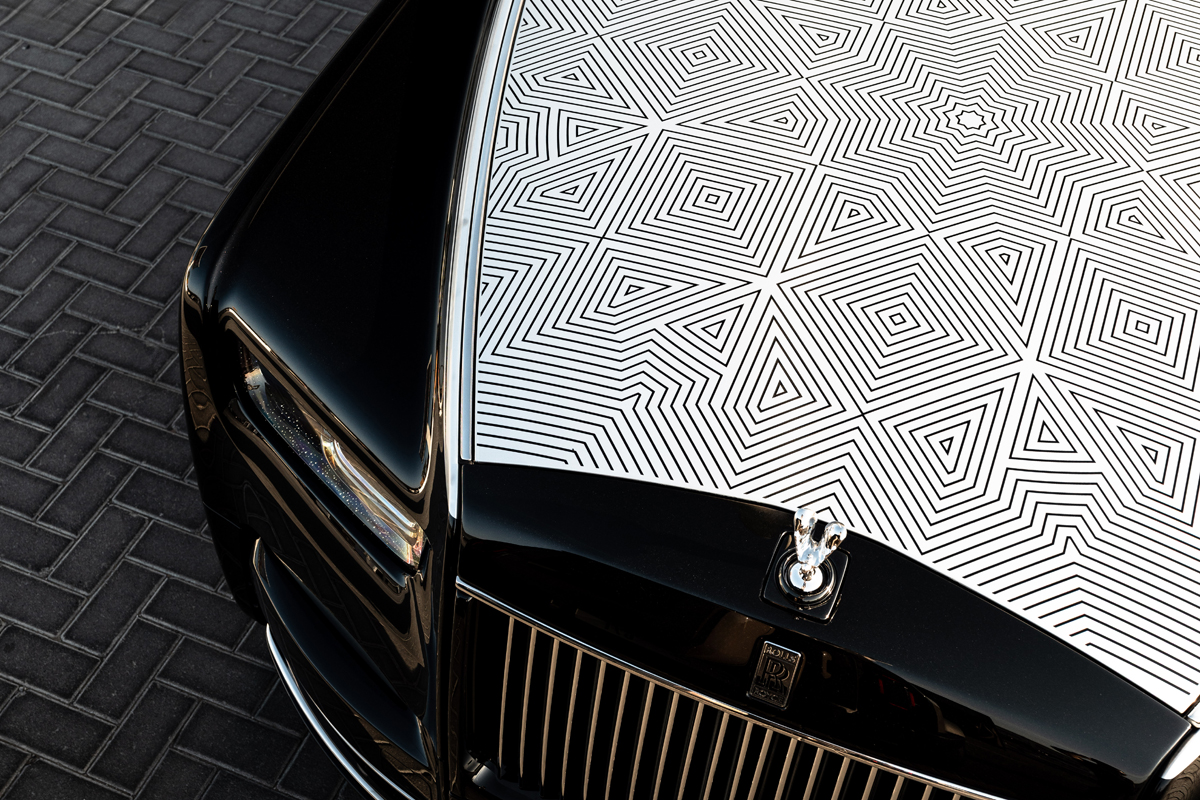 ロールス・ロイスが放つ究極の1台「ファントム・アラベスク」誕生。ボンネットには開発に5年をかけたレーザー彫刻にてアラブの文様が再現される