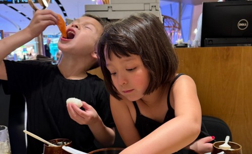 【画像】日本の寿司、アメリカのキッズに人気すぎて社会問題になってしまうwww