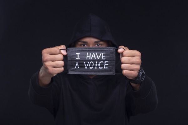 【悲報】トルコ人中学生「店でタバコ吸ったり大音量で音楽流すと注意される・・・・・人種差別はやめて」⇒！