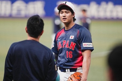 【画像】大谷翔平、中田翔を見てこの表情www
