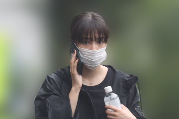 【画像】広瀬すず、明らかに体に合わない「小さいスク水みたいな服」を着させられる♡♡