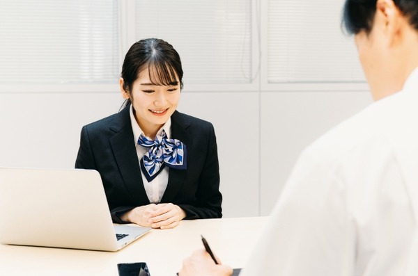 銀行俺「口座作りたい」クソ行員「うーん…ご自宅に近い店舗にされた方が…」俺「ここが最寄りですけど」⇒結果！