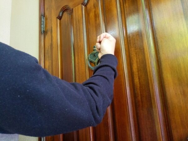 【画像】隣人「あなたの“自慰行為”の音、外から丸聞こえです…！」⇒ｗ