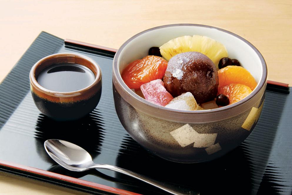 幼いころ父と秘密で行っていた、あんみつ屋。 先日そこの店員さんが亡くなったとの連絡があった。　弁護士「ご希望であれば全てをお話する用意もあります」私「！？」・・・