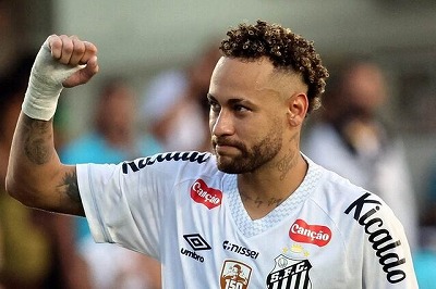 【動画】ネイマールさん、痛いンゴ芸を審判にも発動して困惑させてしまうwww