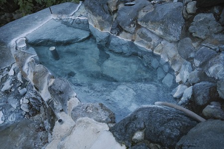 温泉←汚っさんの角質、うんカスちんカス、病原体、ジジイの放尿