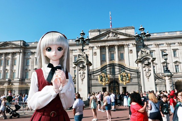 娘(人形)とバッキンガム宮殿に行ってきたで！