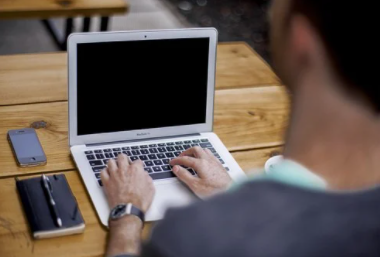 職場の男「僕のご飯を作ってくれませんか？」女「えっ」男「僕は今一人暮らしで寂しいんです。携帯番号教えて」女「はあ…」→結果…