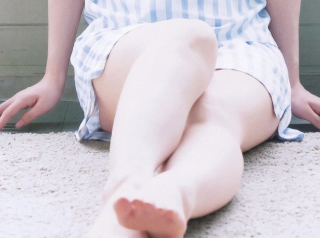 【画像】女子高生、紐パンで体育www