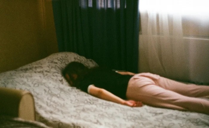 【画像】妹の寝相がエロいwww