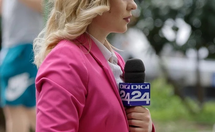 【動画】女性リポーター、驚かされ乳首がビンビンになってしまうwww