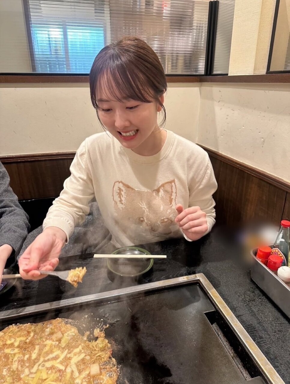 【画像】本田望結、巨乳もんじゃ焼きを堪能してしまう！！