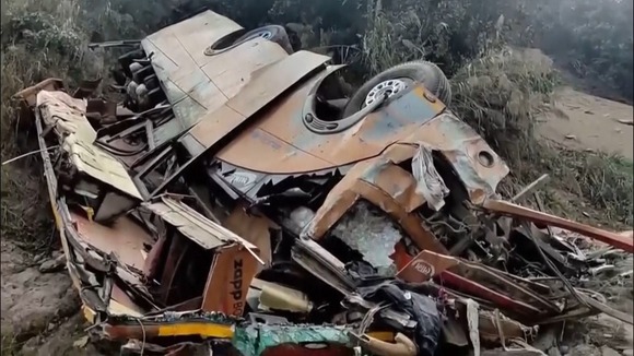 ネパールの山岳バスが転落し19人死亡　日本人含む25人負傷