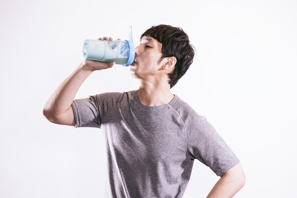 【悲報】医者「プロテインは体に有害　人工的なタンパク質は腎臓を疲弊させる･････」⇒！