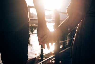 【衝撃】53歳男性、27歳と結婚『出会ったのは彼女が小3の時でした』