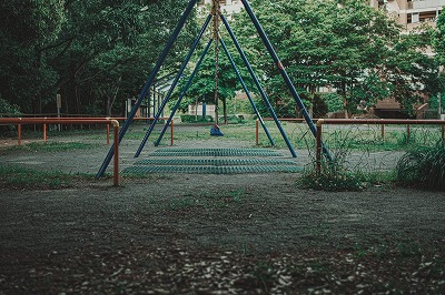 【閲覧注意】深夜の公園で揺れるブランコ、想像の10倍ヤバいｗ