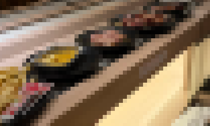 【朗報】焼肉きんぐ、レーンでお肉を運ぶようになった模様www