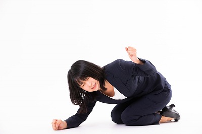 【画像】シンガポール女さん、宝くじで5億円が当たったと勘違いし全財産を使ってしまい発狂してしまう・・・・