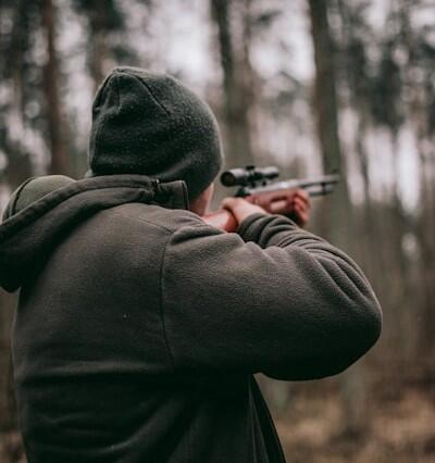 【衝撃】猟師「なんか黒いものが見えたから撃ったろ」→結果…