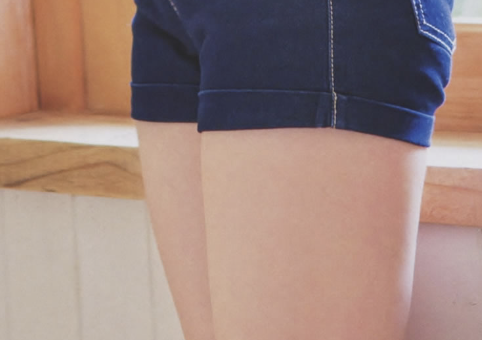 【画像】JKだらけの修学旅行バス、ガチでいい匂い充満すぎる