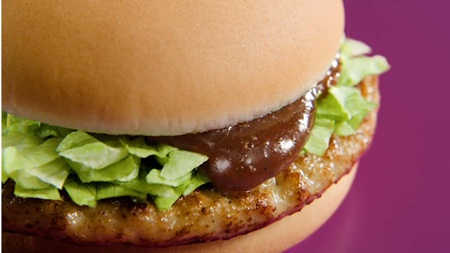 【朗報】マクドナルドさん、「スパチキ」を廃止して「マックポーク」を復活させるwww