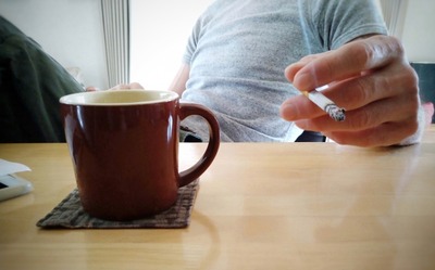 【衝撃】『タバコめちゃ吸ってるのに長生きしてる人』がいる理由がこれらしい…