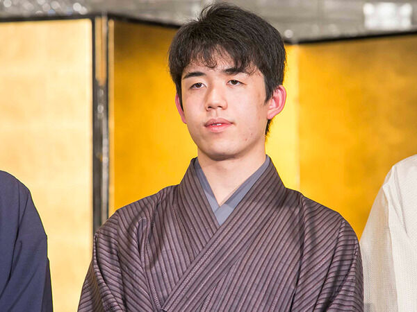 【朗報】藤井聡太くん、カッコいい髪型になってチー牛卒業www (※画像あり)