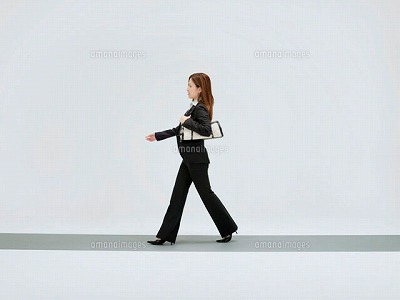 【画像】女さん「私、前を見て歩いてますｗ」→検証の結果、視線は常に〇〇に行っていたことが判明ｗｗｗ