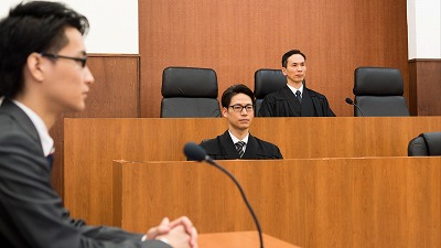 裁判官「小学生をレ●プしたクルド人が懲役8年！？執行中やからって重過ぎやろ…減刑したろ！」