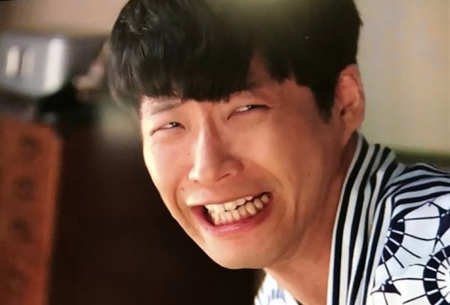 【悲報】星野源さん、AVを所有し過ぎて炎上してしまうwww