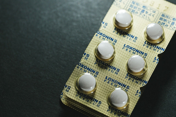 【唖然画像】女子「いやあああああ！！！！男がロキソニン持ってるウゥウウーーー！！！！」⇒