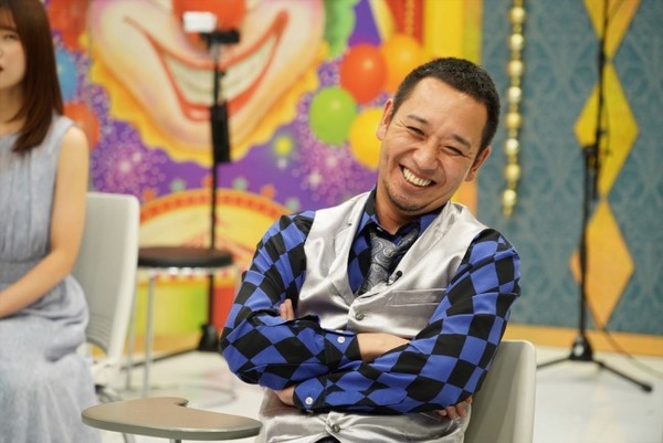 【悲報】千鳥大悟、首が曲がり過ぎてストレートネックになってしまう。おまえら想像の3倍は曲がってる→！(画像ｱﾘ)