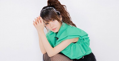 【画像】田中れいな「えっ!?こんな衣装やったっけ?!おっ〇いしか隠れてないやん！」