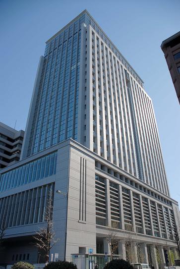 総合商社（三菱商事とか三井物産）の社員って化け物レベルにタフらしいけど実際どんくらいなん？