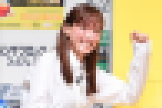 【画像】綾瀬はるかさん(40)、うっかり目立ちすぎる服を着てしまう