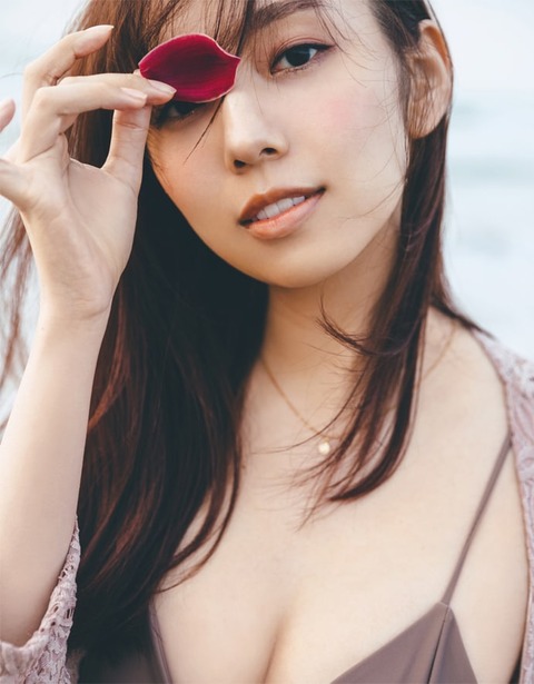 【速報】乃木坂2期生、バストも揉まれる