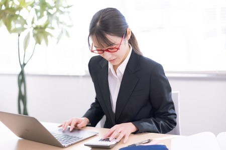 【悲報】事務職、逝く