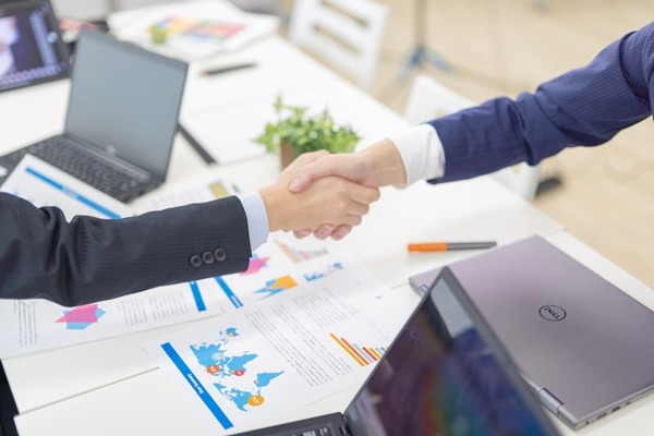 【愕然】職場ワイ「宅建合格しました！勉強ノート公開します！合格体験記も載せます！宅建講習開きます！！！」⇒結果www