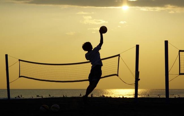 【悲報】ビーチバレー女さん「変な目で見ないで！撮影禁止！」→ガチでヤバすぎる事態になった模様→www