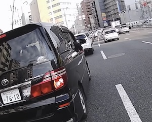 【動画】タバコをポイ捨てをしたアルファードにポイ捨て返しをする男が強いｗｗｗ