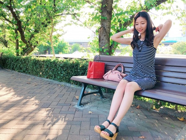 【画像】ミニスカートのゲーセン定員、マブすぎる♡♡♡♡♡♡