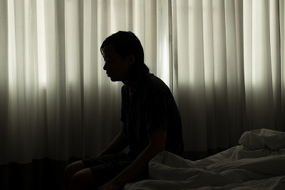 【悲報】日本政府「中年の引きこもりが多すぎる…どうすればいい？」