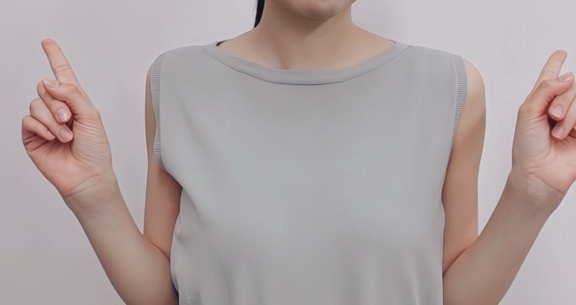 【画像】トー横女子さん、乳房の控えめな服らみがシコい