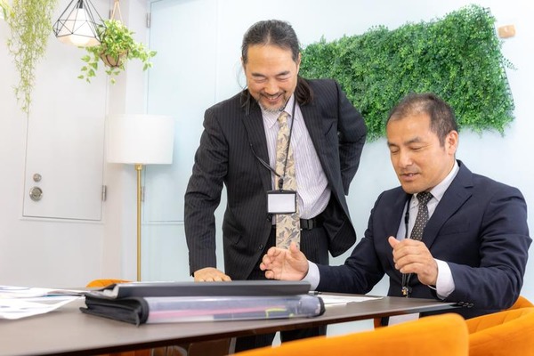 【驚愕】ワイ「外車ディーラーの営業マンって高給取りなんやろうなぁ、調べてみるか！」⇒