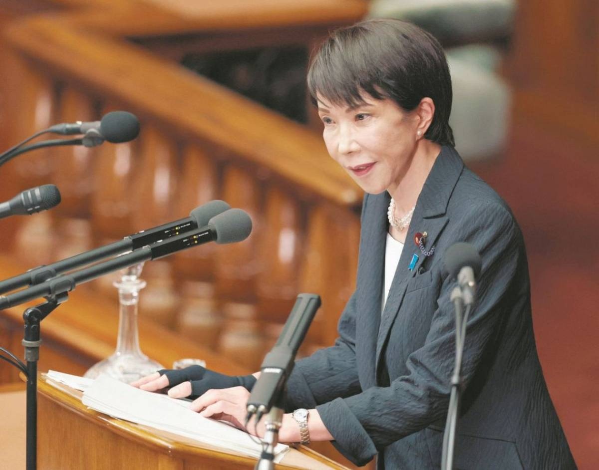 高市首相、スイッチを連打しオンとオフをひたすら切り替え続ける謎の奇行 精神科による適切なケアを