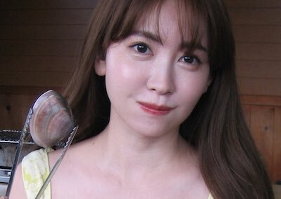 【画像】小嶋陽菜さん(37)の乳房、めちゃくちゃデカくなってるやんけ！